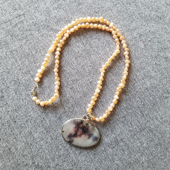 New Fresh water pearl Necklace with a sterling silver gemstone pendant and clasp - Picture 7 of 7